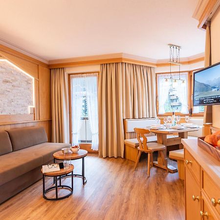 Hotel Garni Apart Tina イシュグル エクステリア 写真